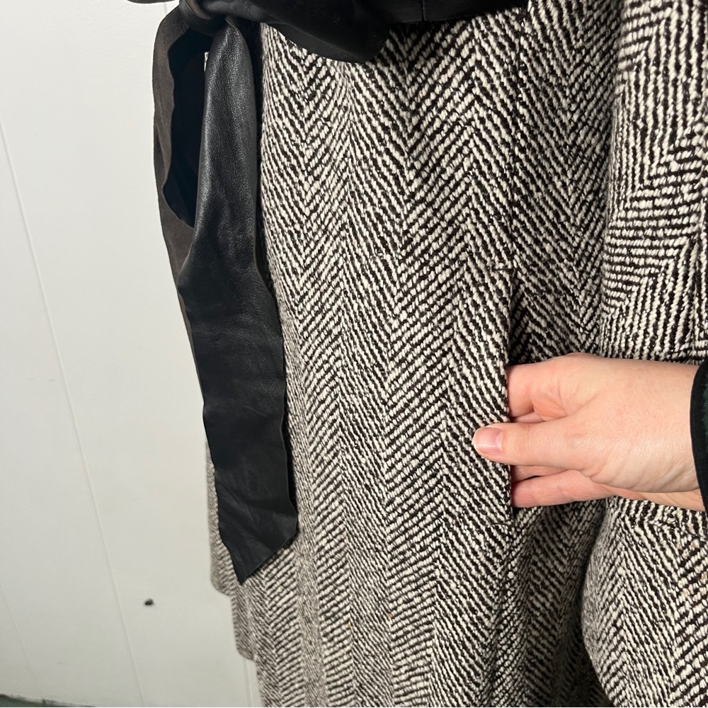 MaxMara Wool Cashmere Herringbone Tweed Trench Dress Coat Leather Belt Size 12 - Picture 4 of 14